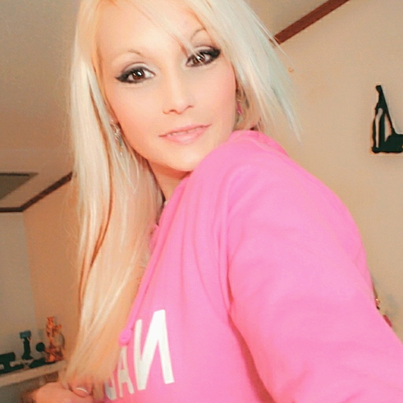 Meet your Posher, Michelle - Picture 1 of 1